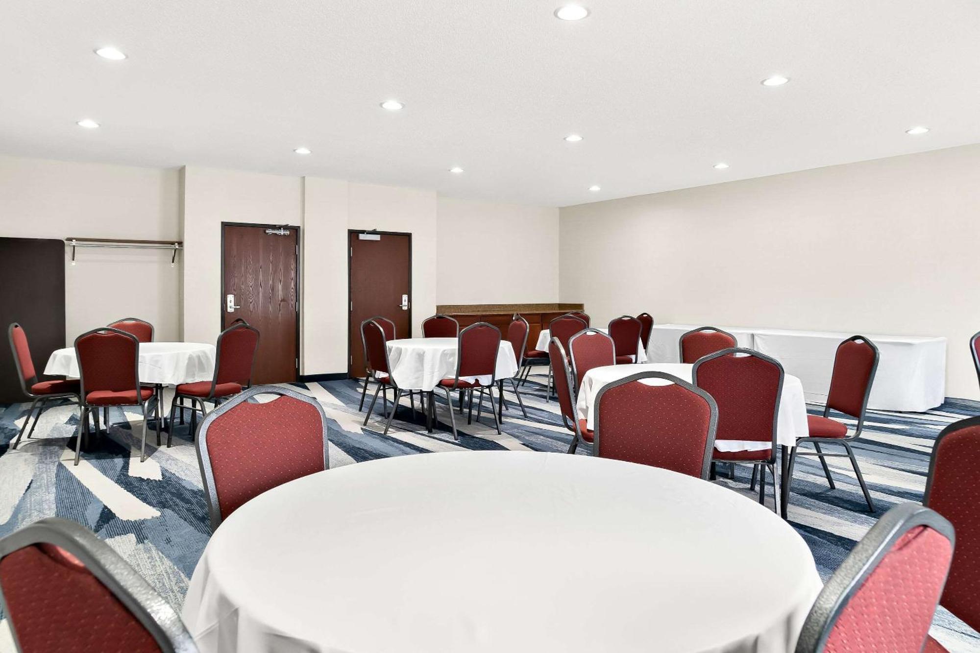 Comfort Suites Southfield-Detroit Екстер'єр фото