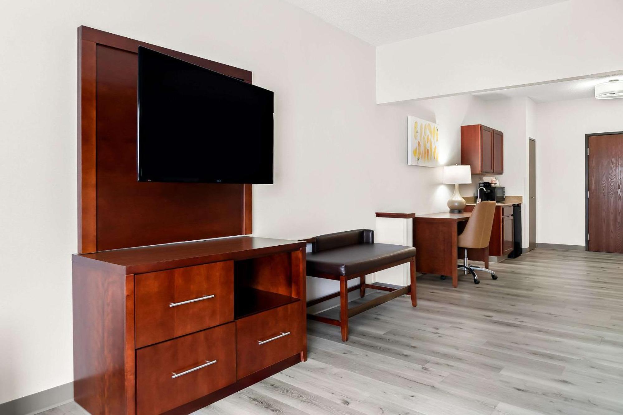 Comfort Suites Southfield-Detroit Екстер'єр фото