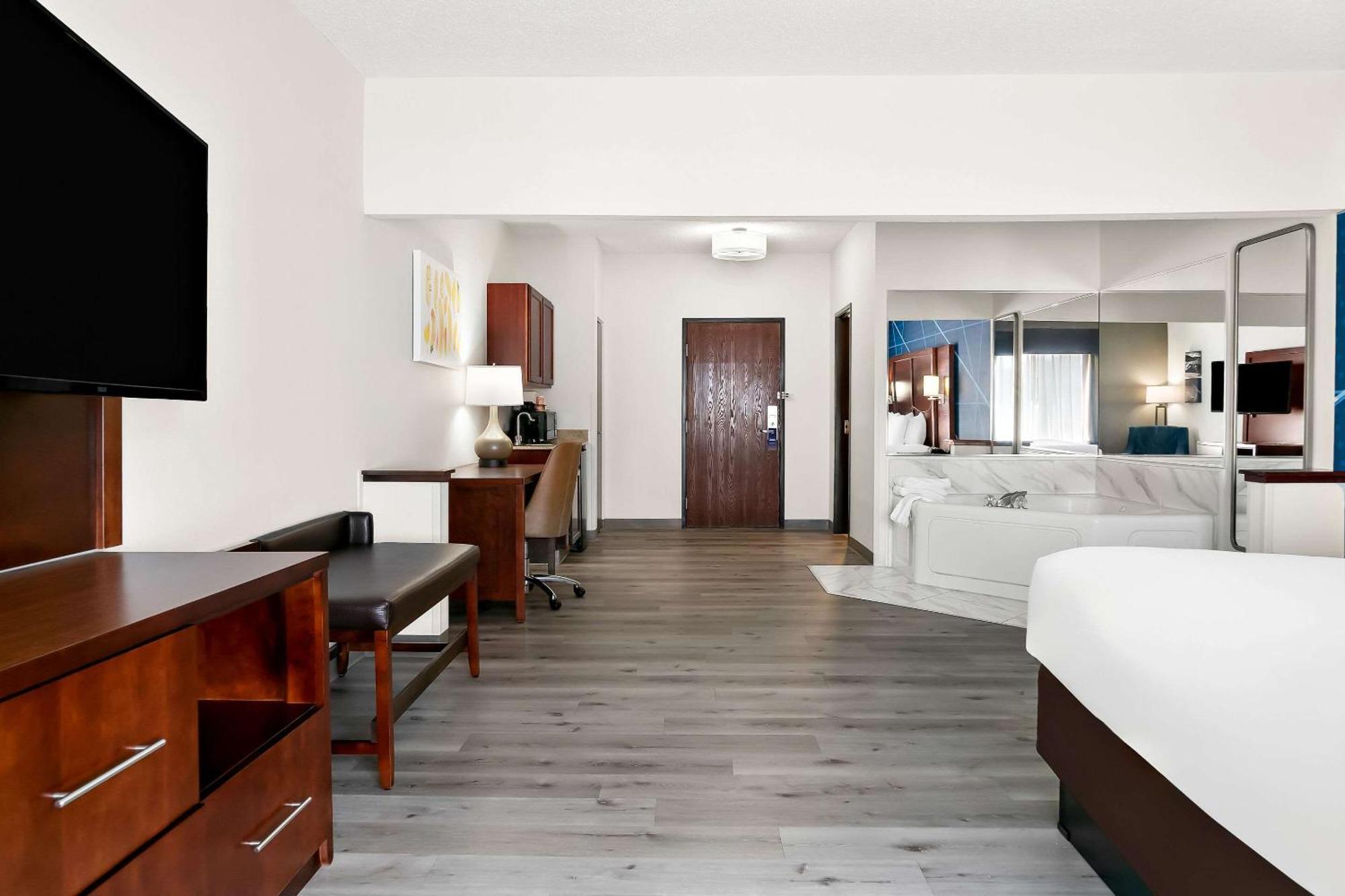 Comfort Suites Southfield-Detroit Екстер'єр фото